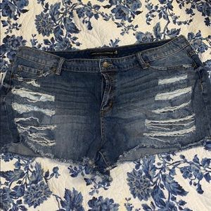 NWOT DISTRESSED HIGH WAISTED TORRID SHORTS
